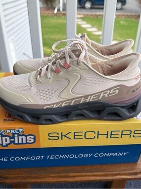Skechers Women's Beige Size 7 1/2  Athletic Sneakers with Pink Accents Brand New